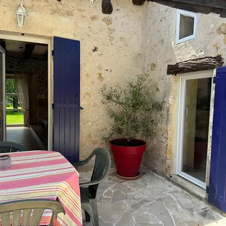 La Maison Bleue Classee 3 Etoiles Holiday home Limeyrat
