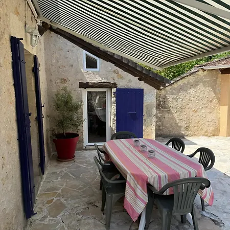 Holiday home La Maison Bleue Classee 3 Etoiles