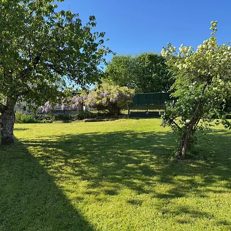 La Maison Bleue Classee 3 Etoiles Holiday home Limeyrat