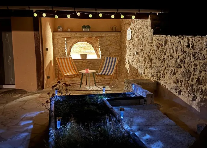 La Maison Bleue Classee 3 Etoiles * Limeyrat